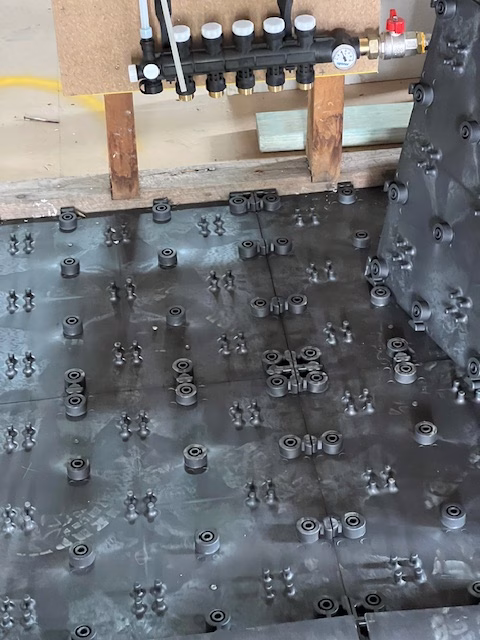 HOYA Ondol panels laid out in front of the manifold before the heating pipe is fitted